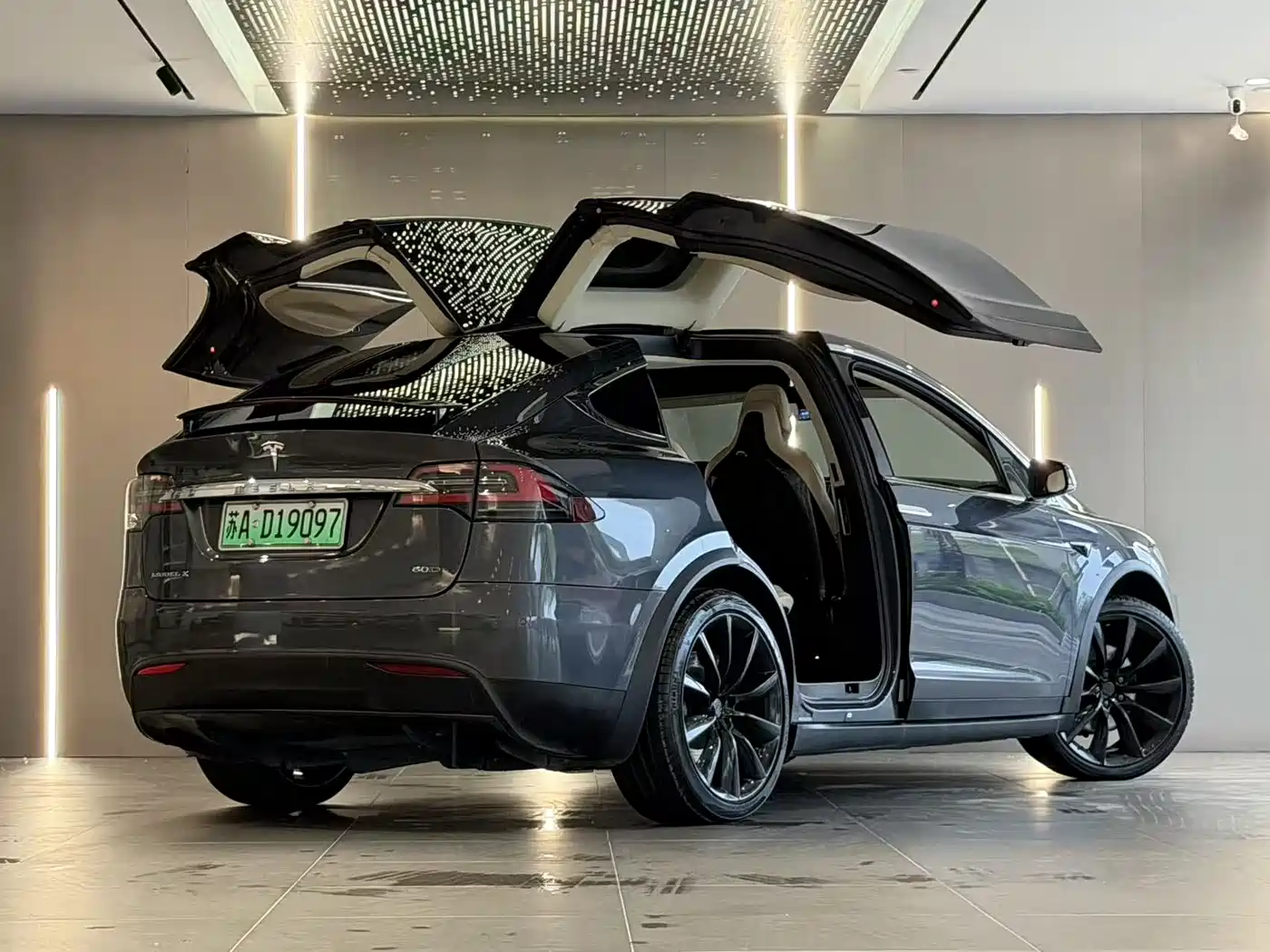 TESLA MODEL X