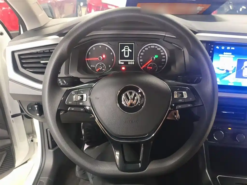 Volkswagen Polo 2019 Plus 1.5L Automatic Panorama Enjoyment Edition фото 11