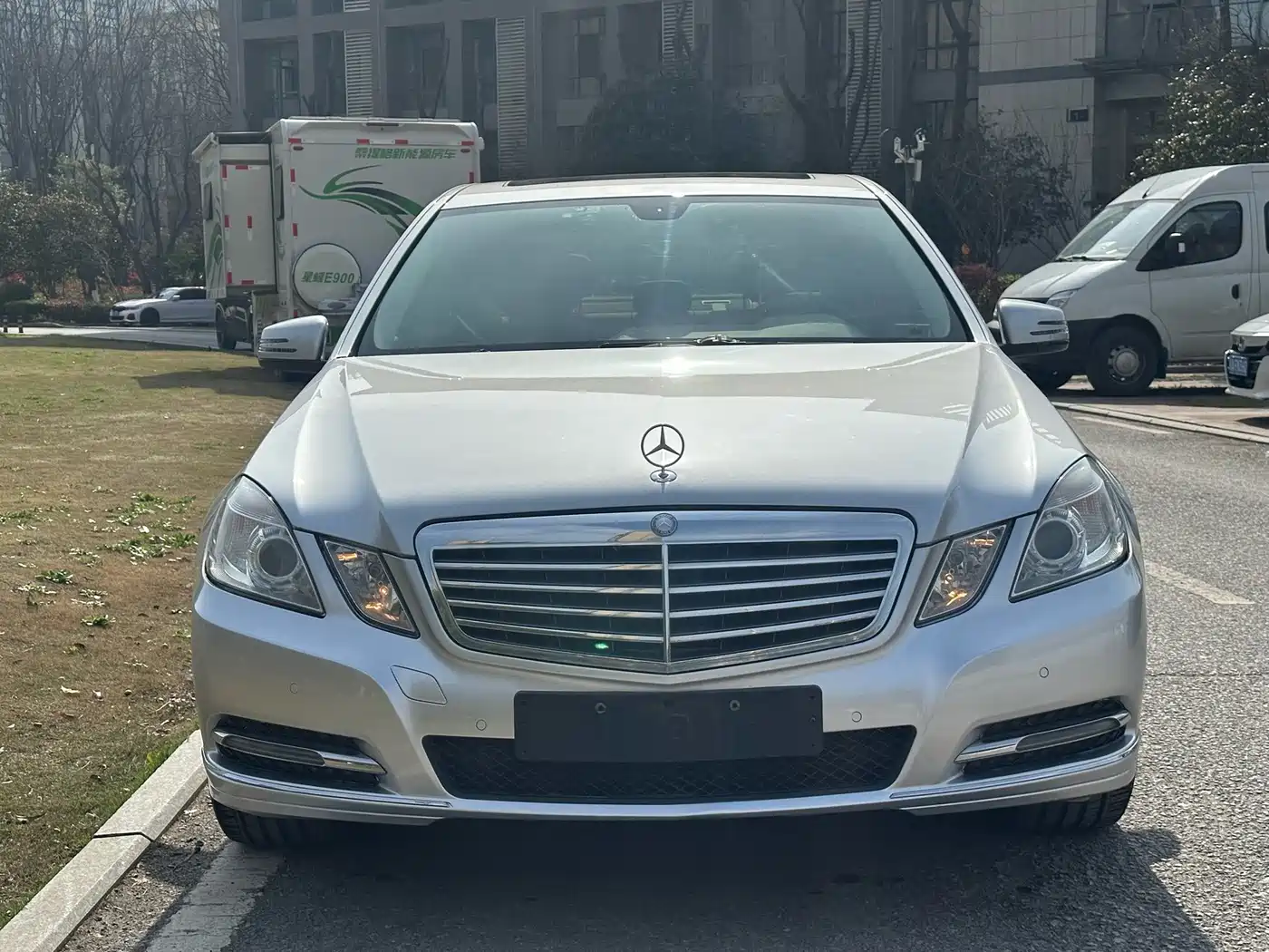 Фото 1 - Mercedes-Benz E-Class