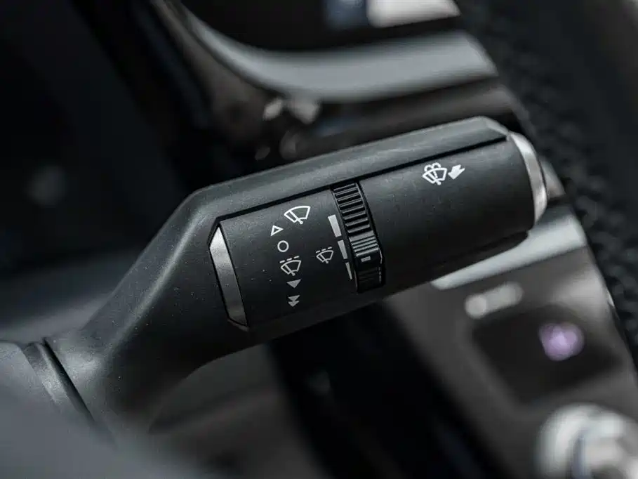 Lexus ES 2023 200 Excellence Edition фото 12