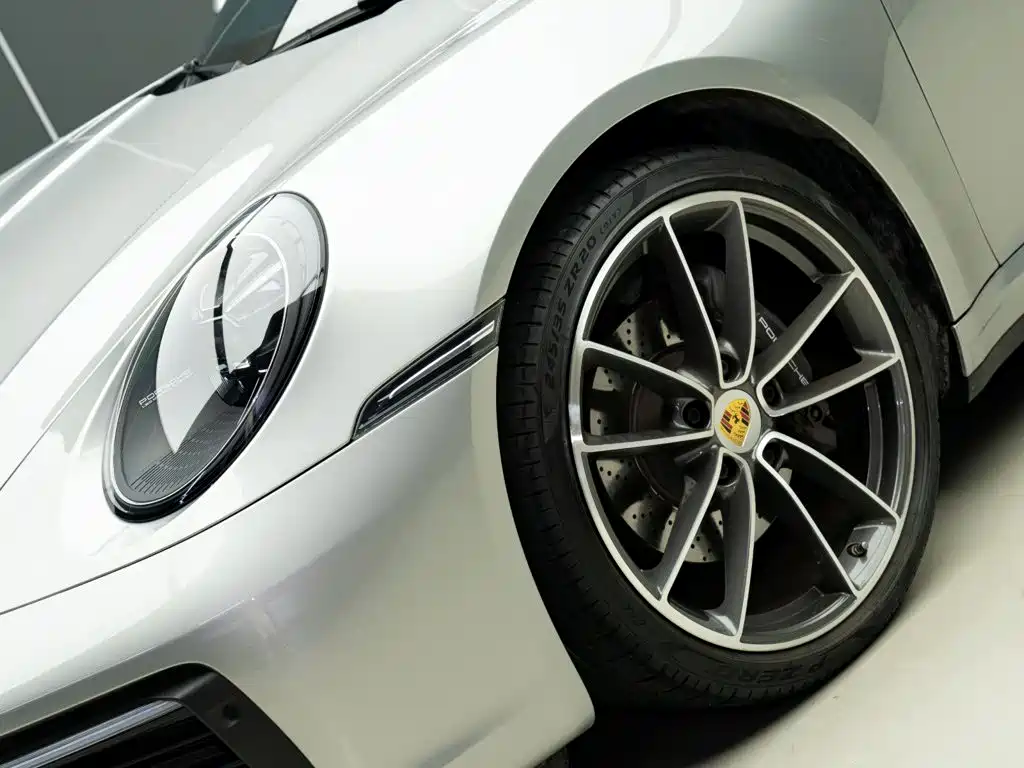Photo 3 - Porsche 911