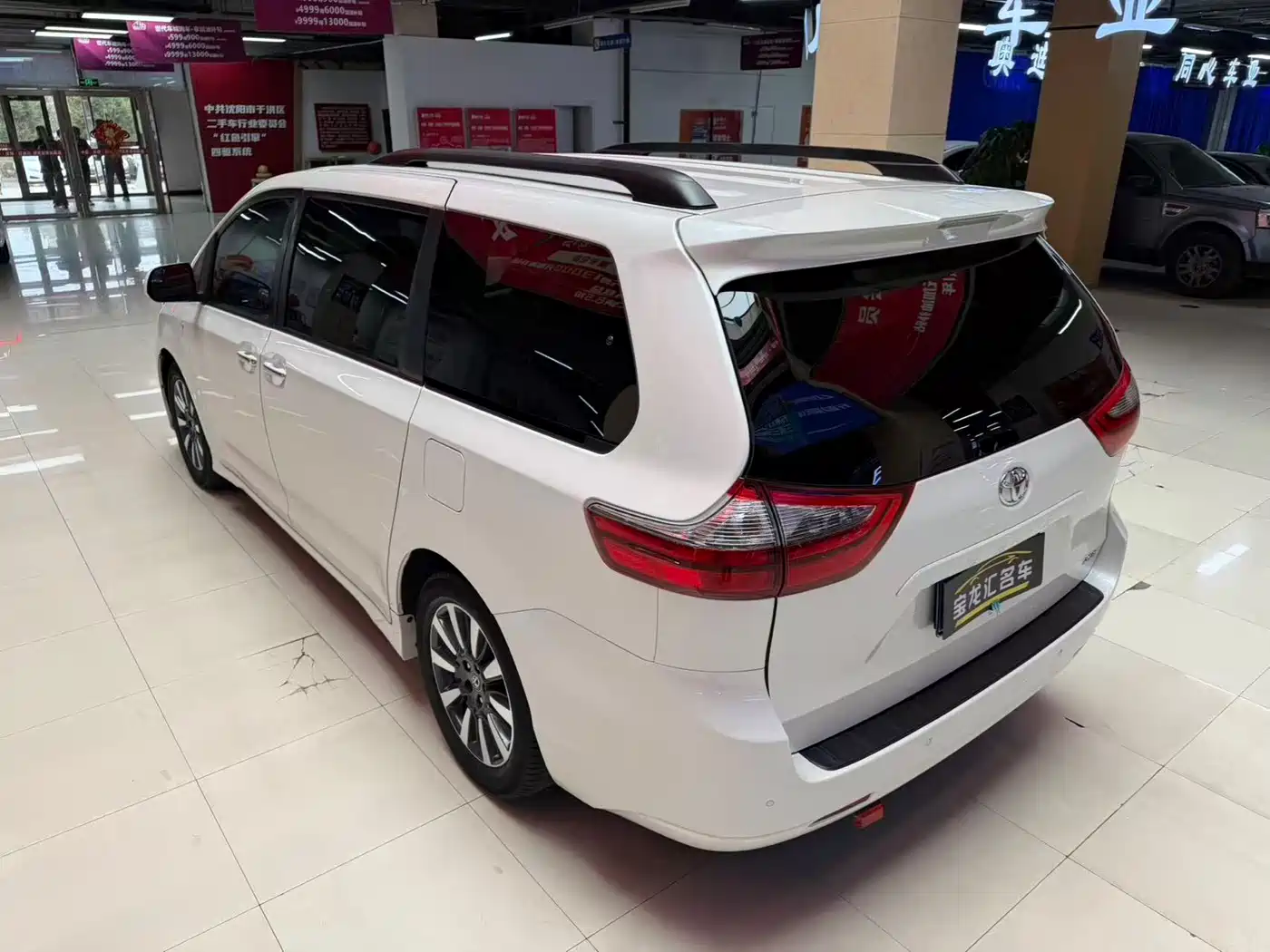 Toyota Sienna 2015 3.5L 2WD LE фото 9