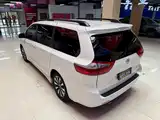Photo 9 - Toyota Sienna