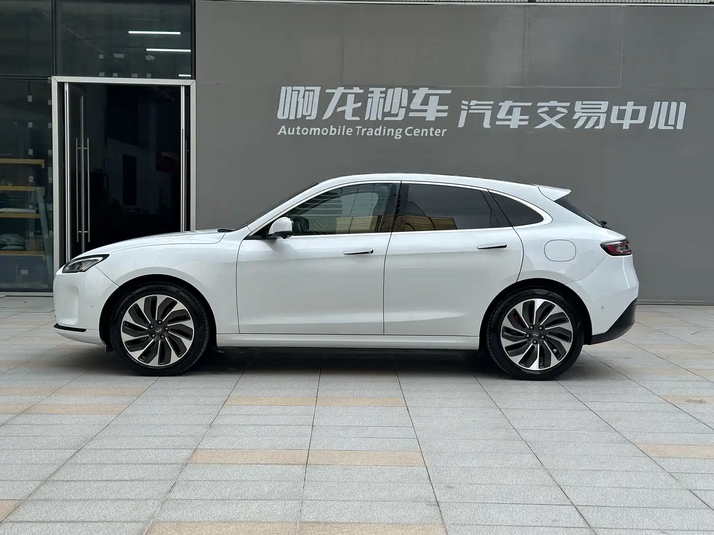 AITO Wenjie AITO M5 2022 Extended Range RWD Standard фото 18