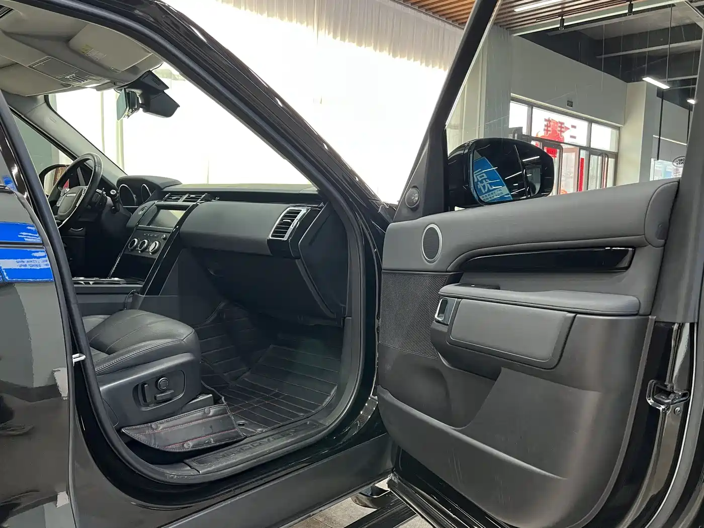 Land Rover Discovery 2018 2.0T Special Edition фото 7