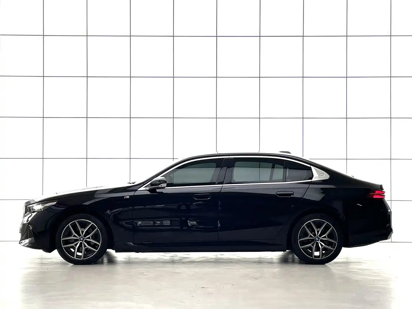 BMW i5 2024 2024 eDrive 35L Premium Model M Sport Package