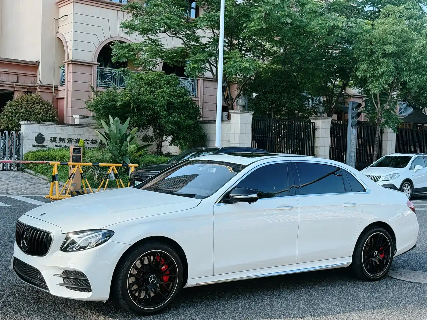 Mercedes-Benz E-Class 2018 Facelift E 200 L Sport фото 3