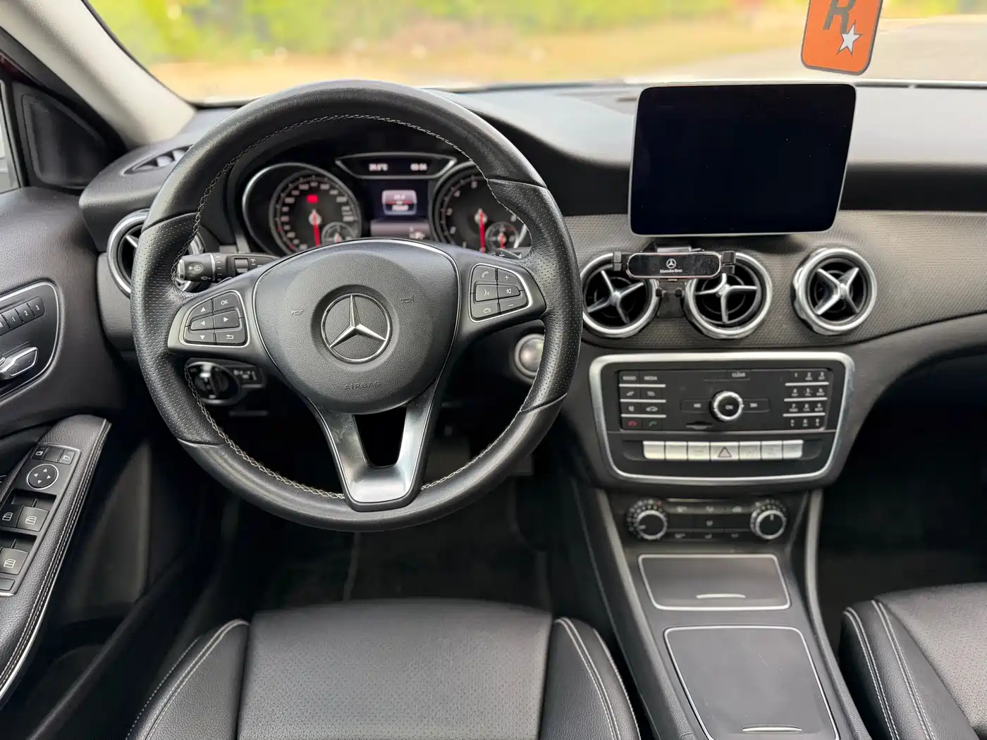 Mercedes-Benz GLA 2018 GLA 200 Dynamic фото 12