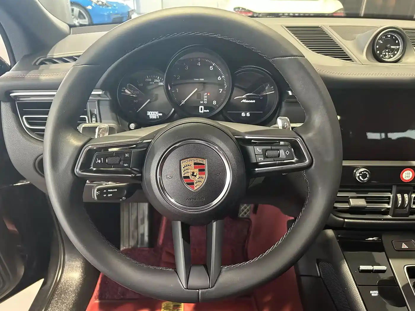 PORSCHE MACAN
