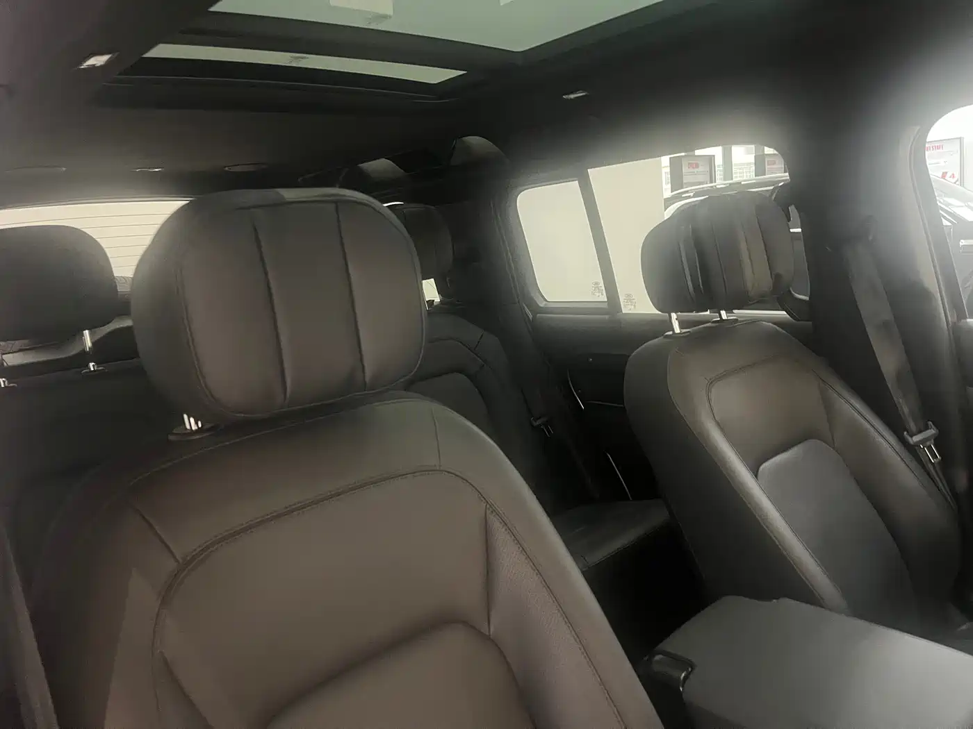 Land Rover Defender 2025 110 3.0T P400 X фото 11