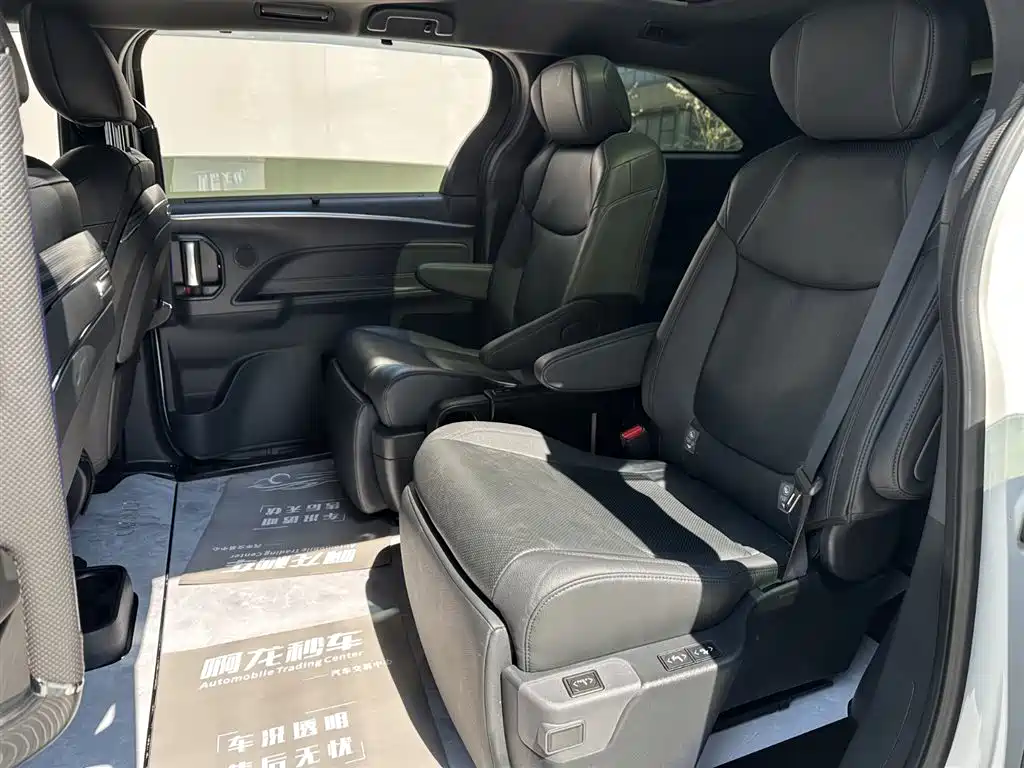 Toyota Granvia 2023 2.5L Hybrid Flagship VIP Edition фото 11