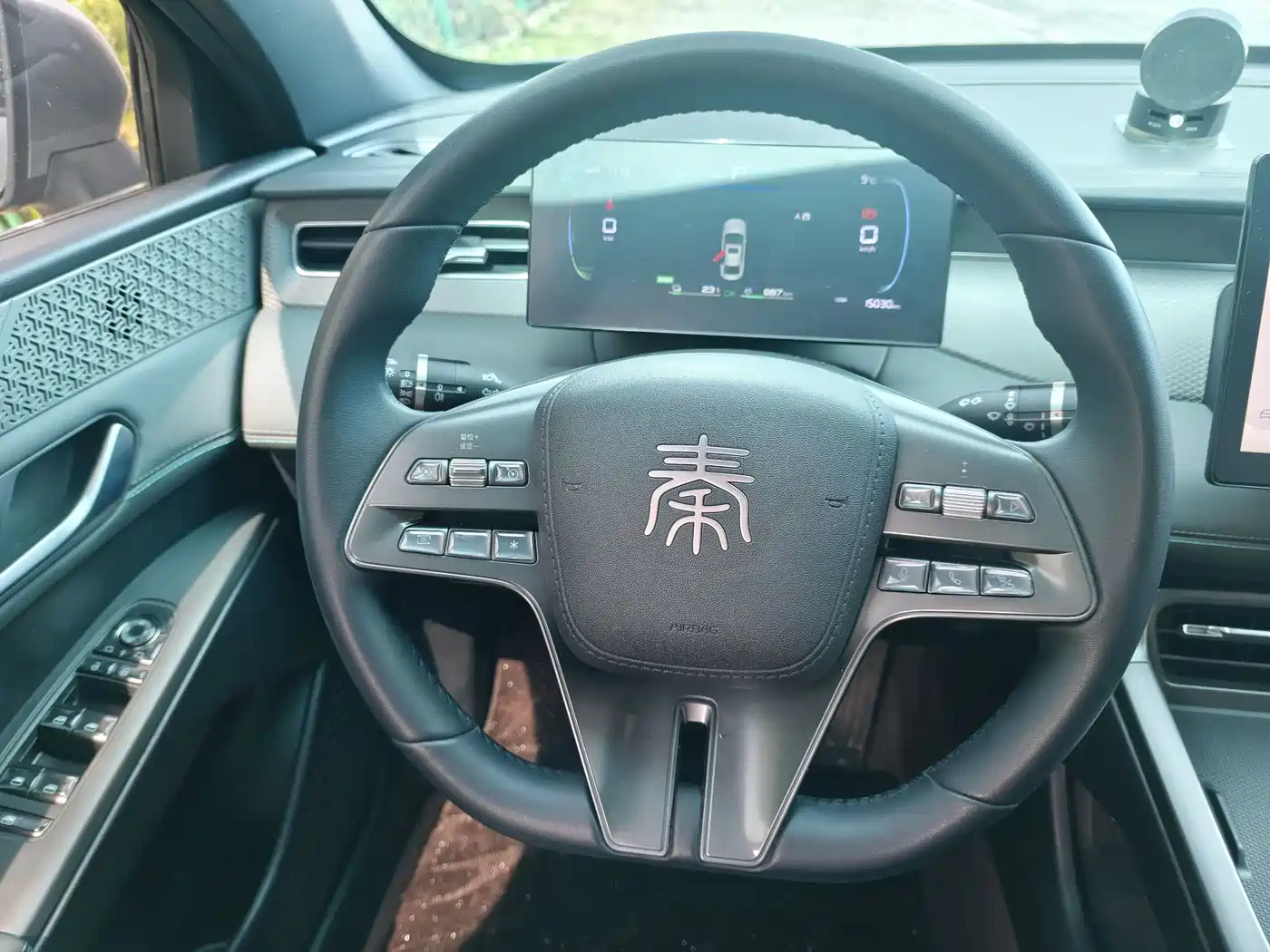 BYD Qin PLUS 2025 DM-i Smart Drive 55KM Leader фото 10