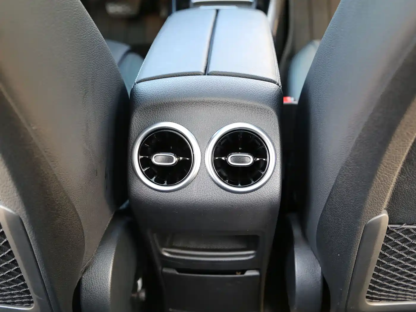 Фото 16 - Mercedes-Benz GLB