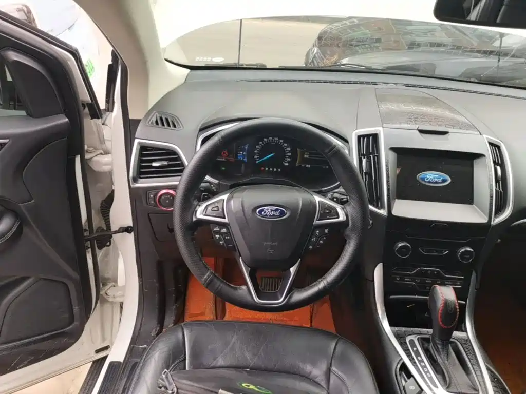 Фото 11 - Ford Edge