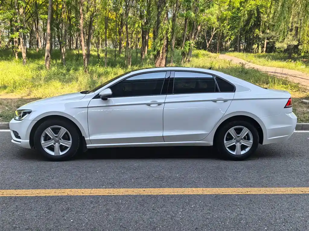Volkswagen Lamando 2017 230TSI DSG Trend Edition фото 3