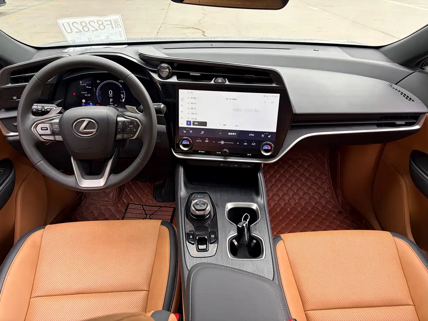 Lexus RZ 2023 450e 4WD Deluxe фото 10