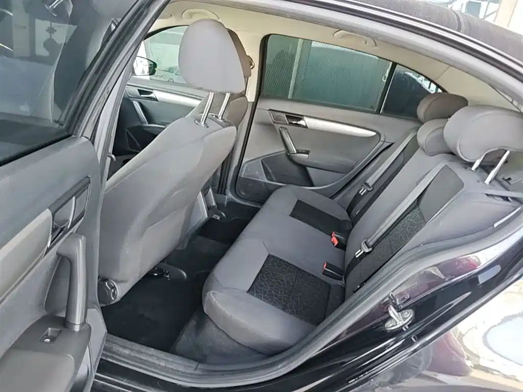 Volkswagen Lavida 2013 Facelift Classic 1.6L Manual Trend фото 17