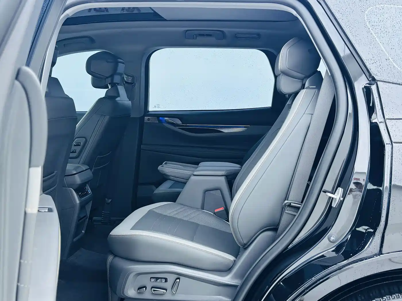 Фото 14 - Ford Edge