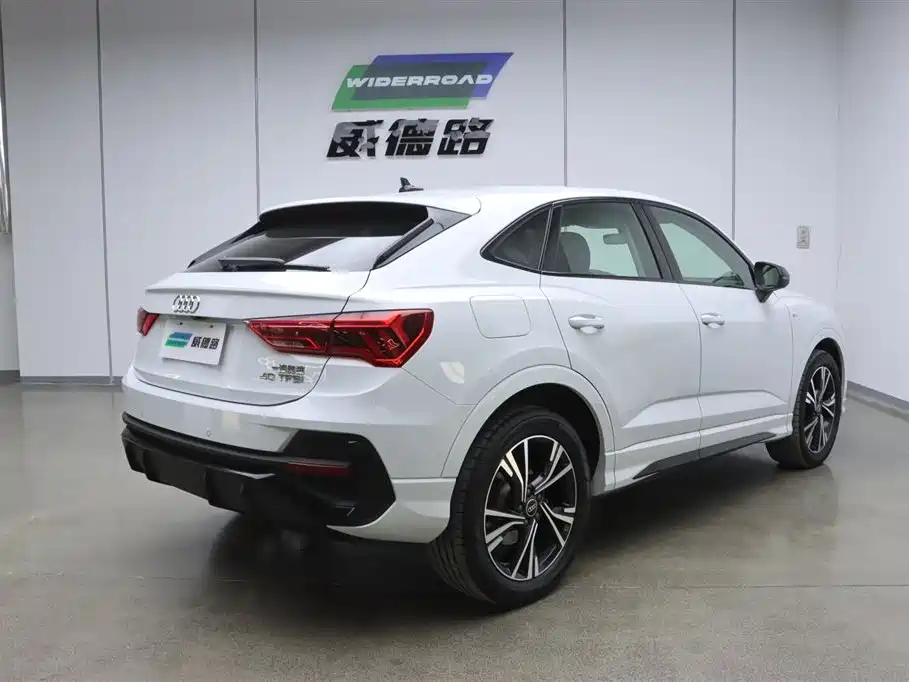Audi Q3 Sportback 2022 40 TFSI Fashion фото 3