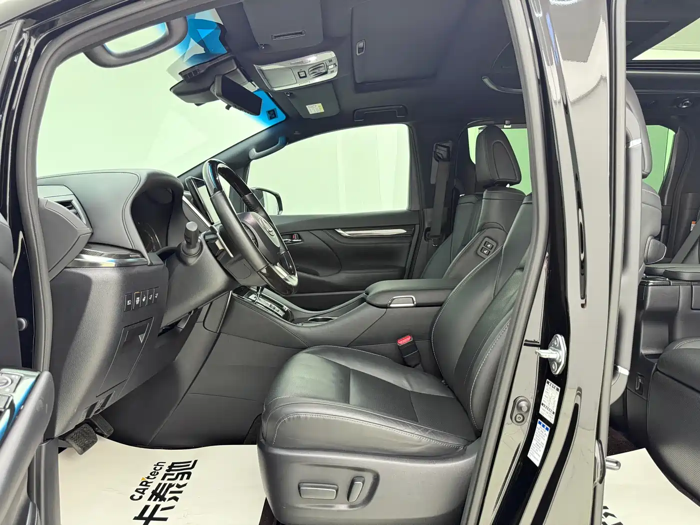 Lexus LM 2020 300h Seven-Seater Elegance Edition фото 10