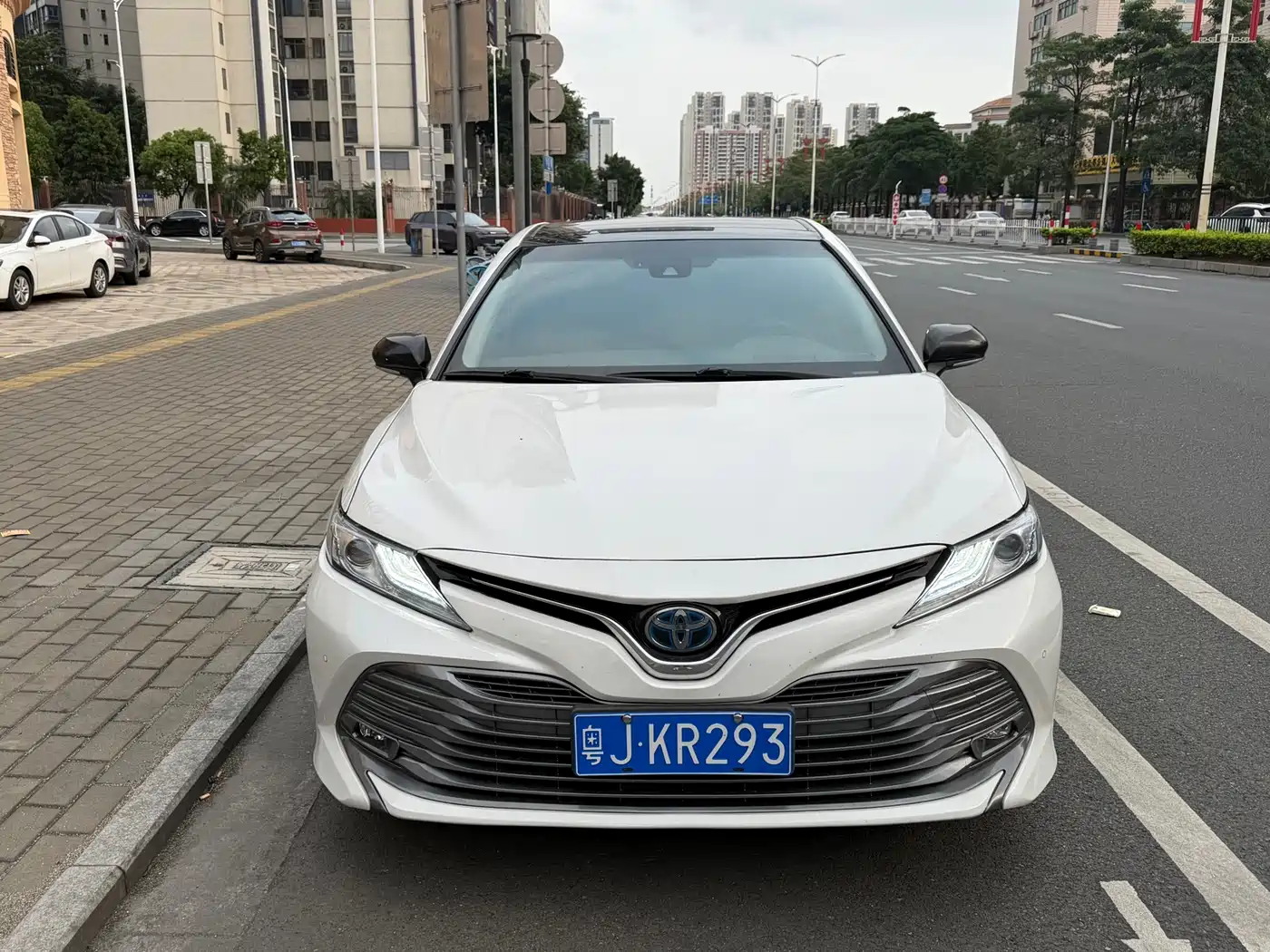 Toyota Camry 2021 2.5G Luxury Edition фото 2
