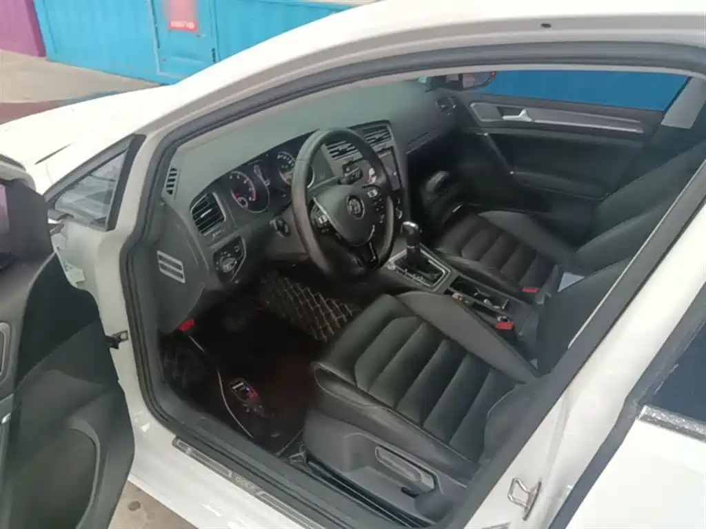 Volkswagen Golf 2016 230TSI Automatic Luxury фото 15