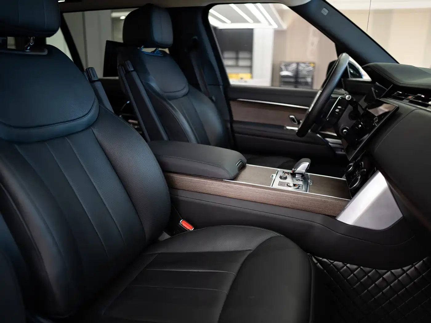 Land Rover Range Rover 2023 3.0 L6 400PS Genesis Extended Version фото 15