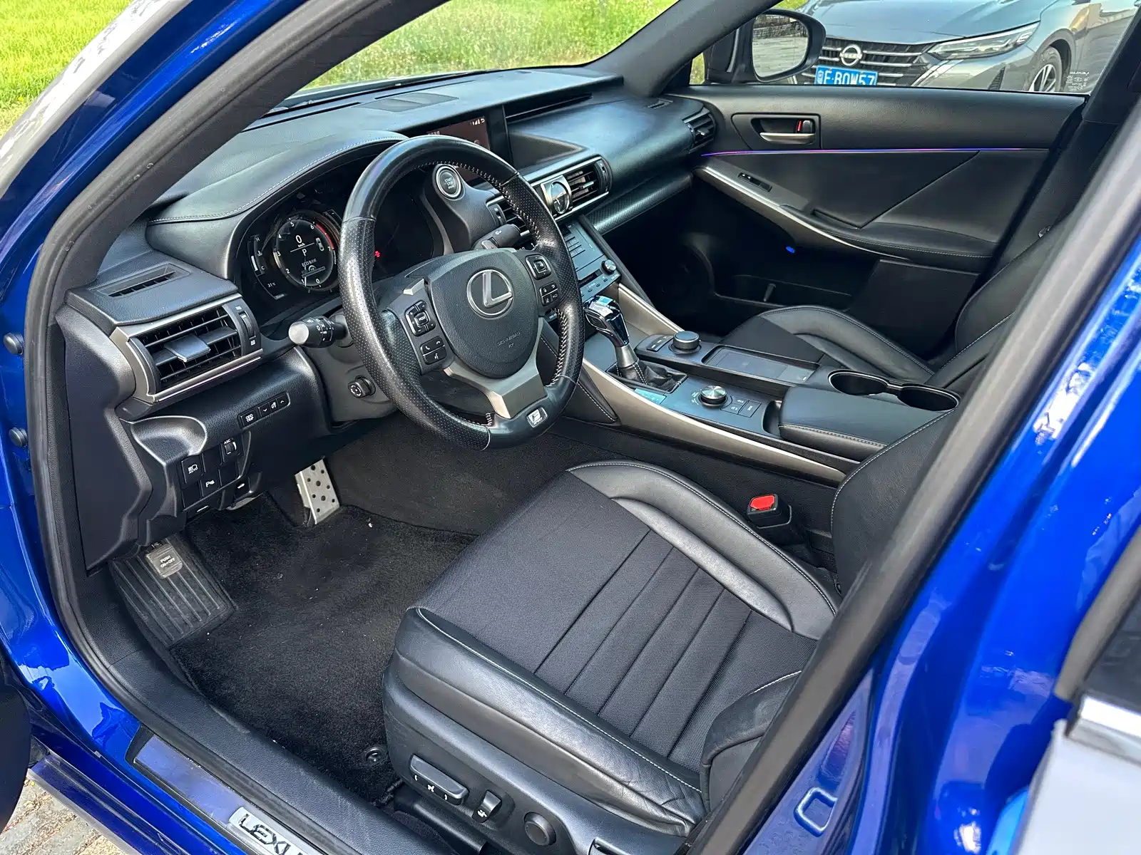 Фото 4 - Lexus IS