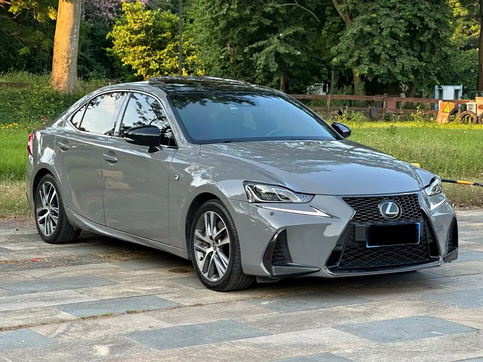 Фото 3 - Lexus IS