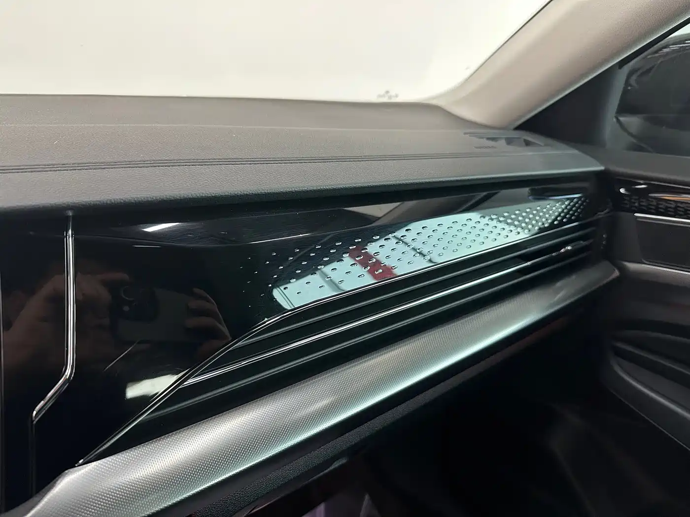 Volkswagen Passat 2024 380TSI Starlight Luxury Edition фото 11