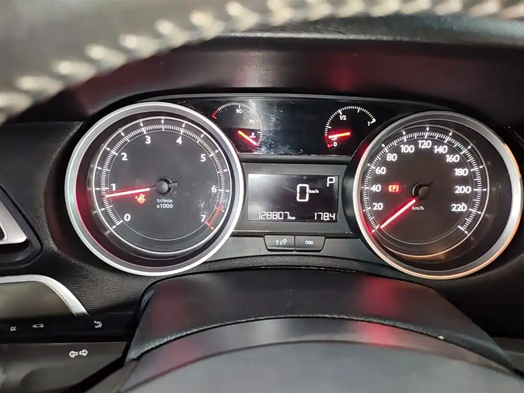 Peugeot 408 2014 1.8L Automatic Luxury Edition фото 12