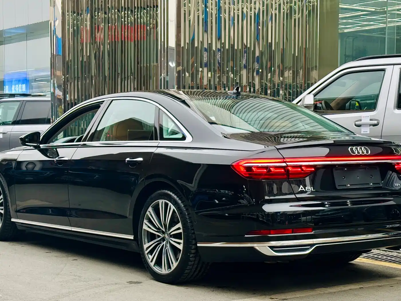 Audi A8 2019 A8L 55 TFSI quattro Premium фото 4