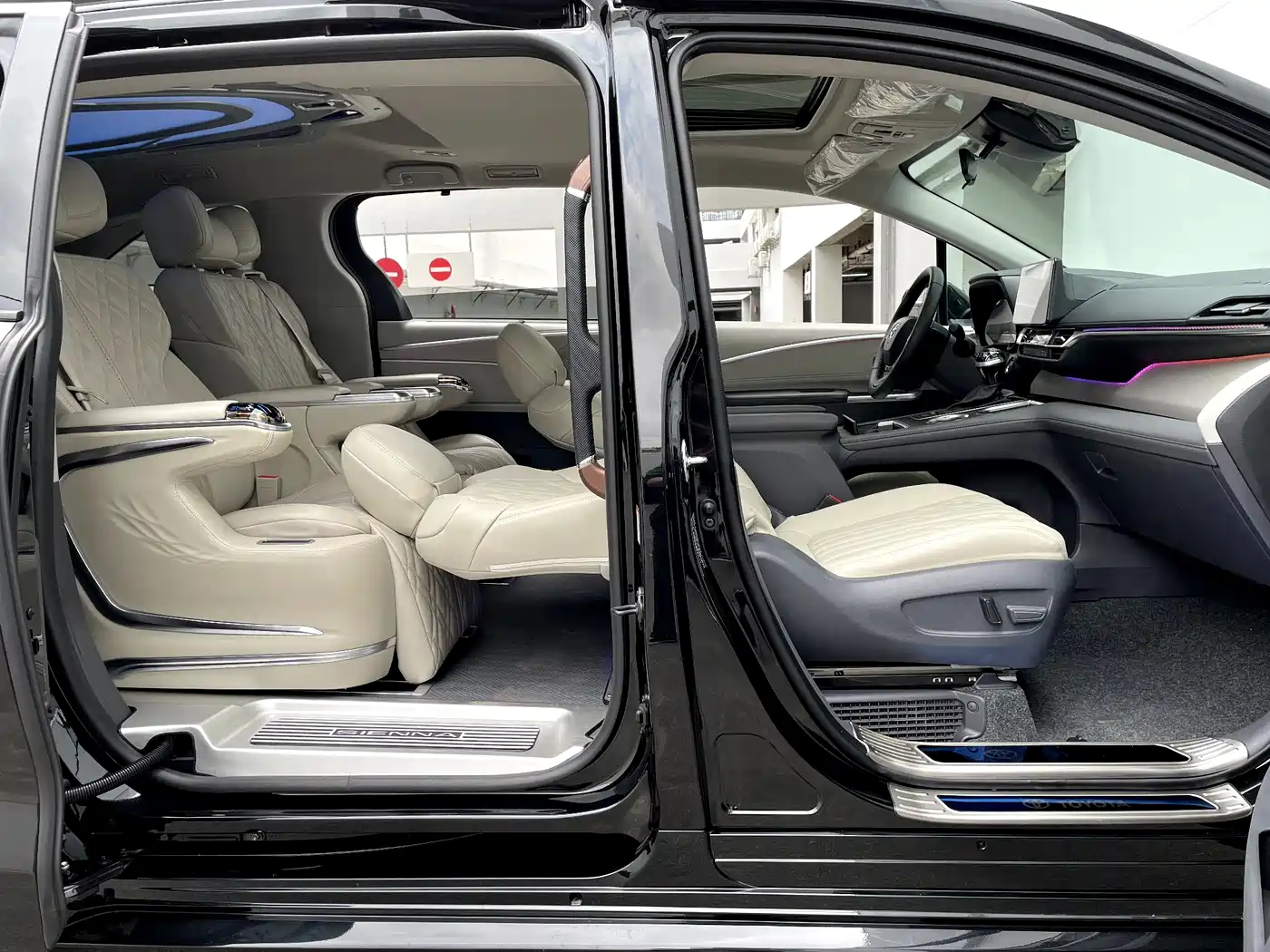 Toyota Sienna 2026 Model 2.5L Hybrid 2WD Comfort Edition фото 26