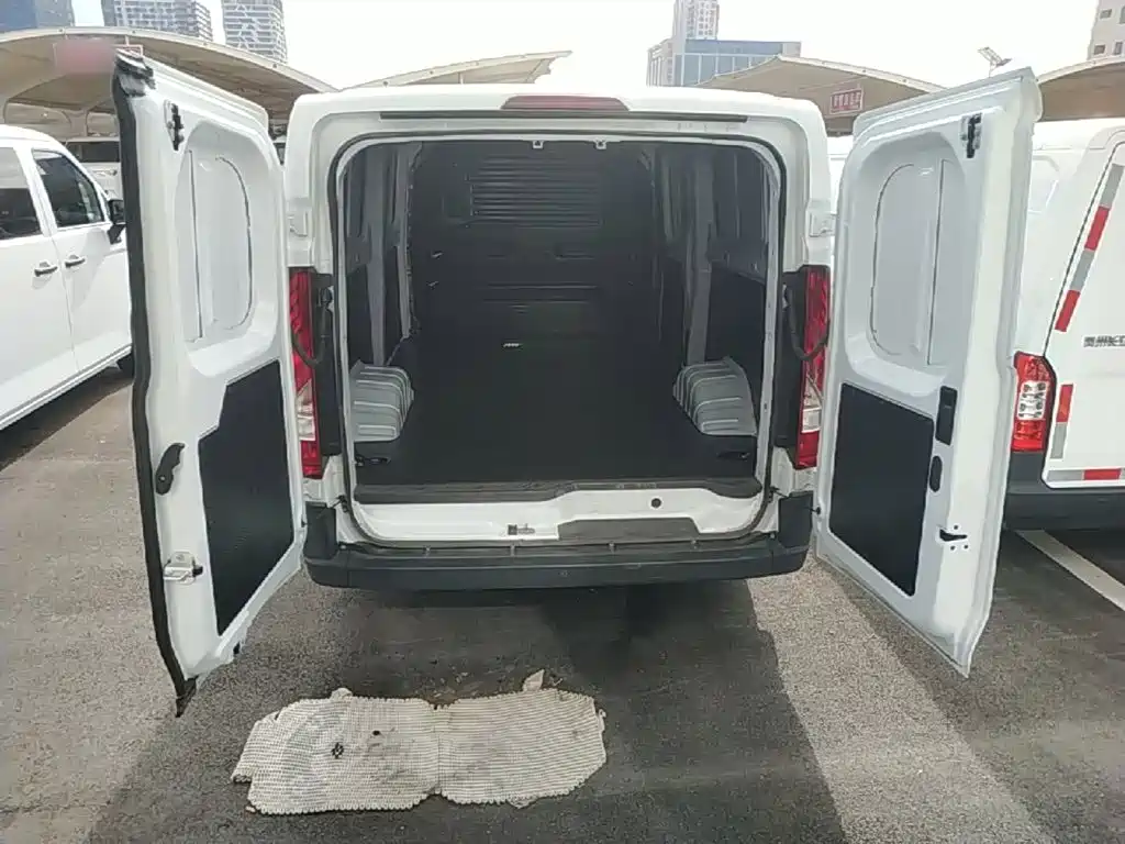 Jiangling E-Fushun 2026 2025 Model Blind Window Version 41.86kWh Short Wheelbase Low Roof 3.0-ton