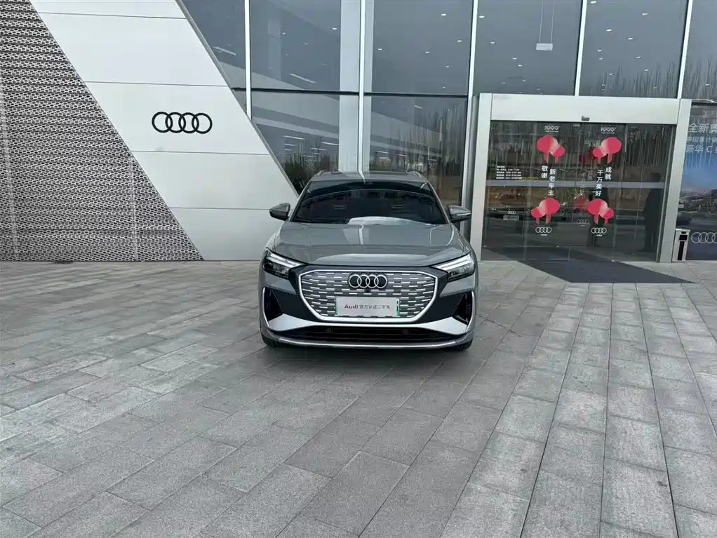 AUDI Q4 E TRON