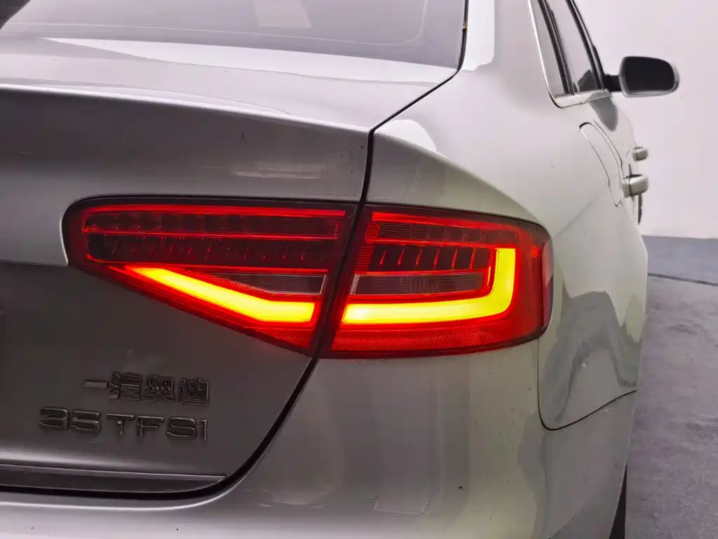 Фото 18 - Audi A4L