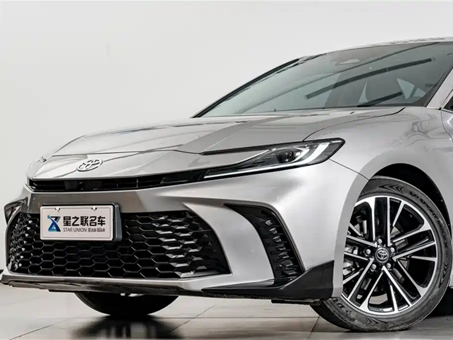 Toyota Camry 2026 Hybrid 2.0HSE Sport Lite Edition фото 2