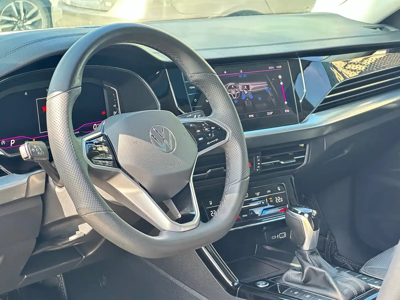Volkswagen Passat 2022 330TSI Starlight Luxury Edition фото 9