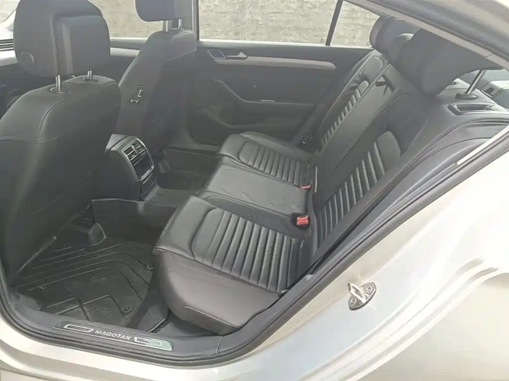 Volkswagen Magotan 2018 330TSI DSG Leading фото 17