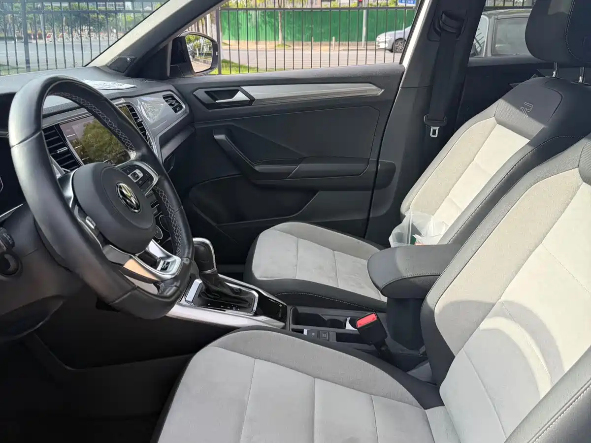 Volkswagen T-ROC 2021 280TSI DSG 2WD R-Line Pro Connected фото 8