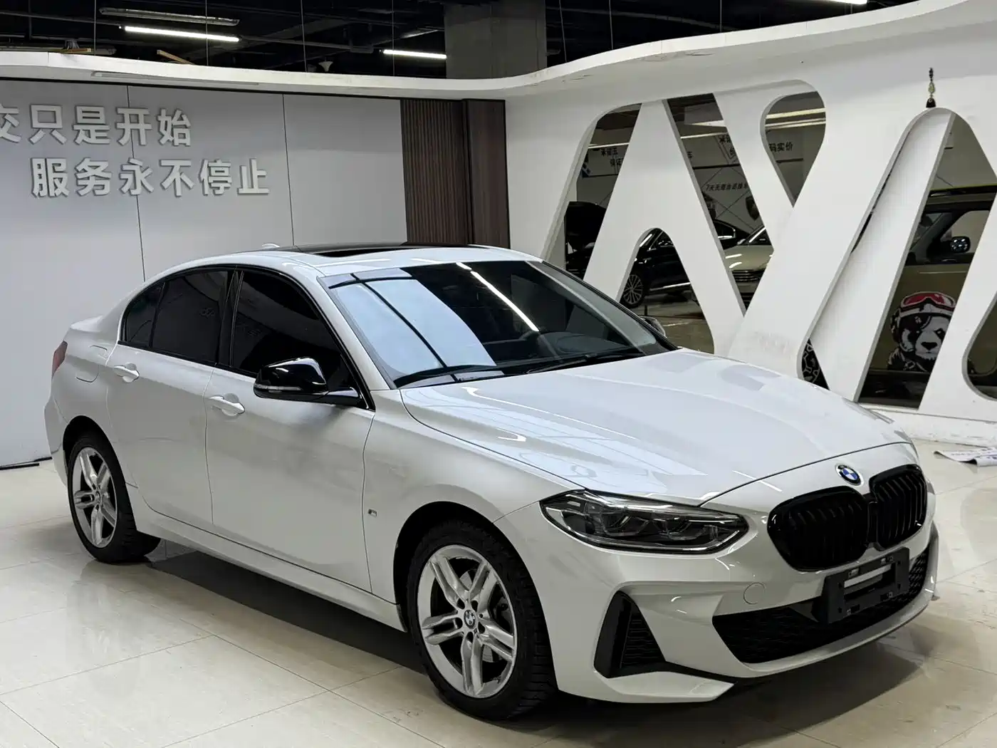 BMW 1 Series 2023 120i M Sport Shadow Edition фото 3