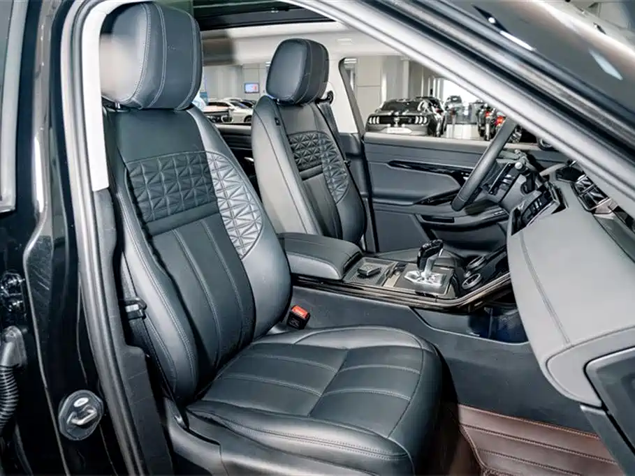Land Rover Range Rover Evoque 2023 Range Rover Evoque L 249PS Corinthian Bronze Special Edition фото 21