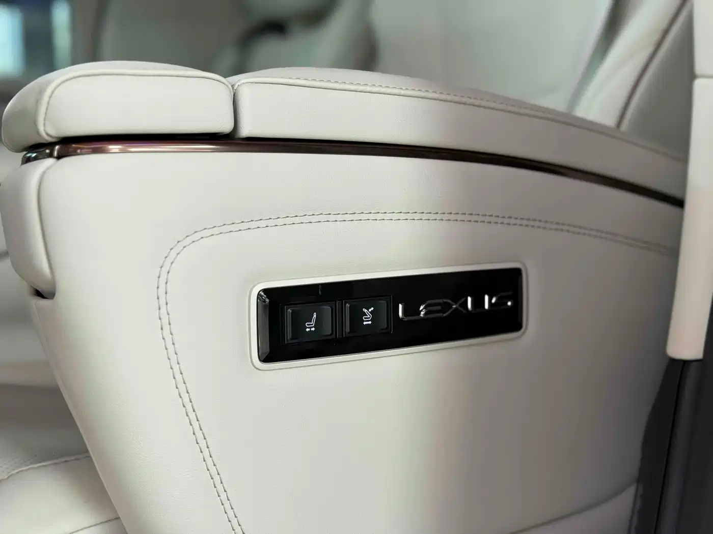Lexus LM 2024 2023 350h 7-Seater Elegance Edition