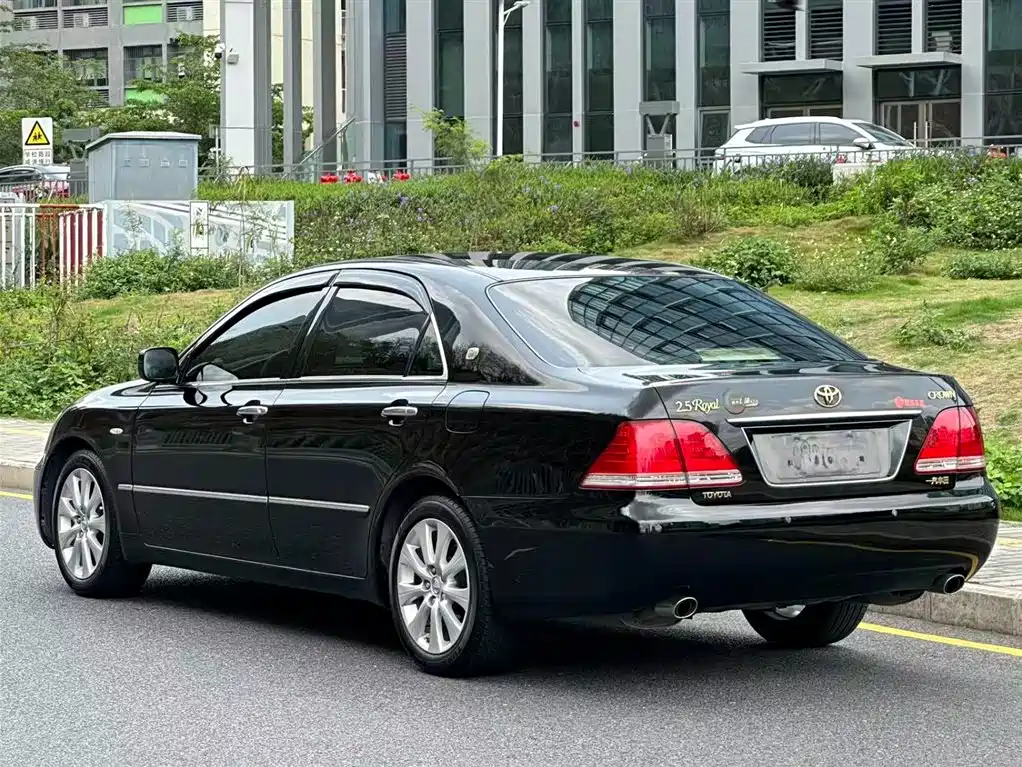 Toyota Crown 2009 2.5L Royal Special Enhanced Edition фото 5
