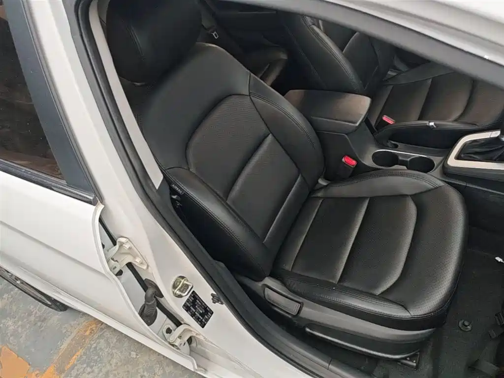 Hyundai Elantra 2016 Model 1.6L Automatic Smart Elite фото 25