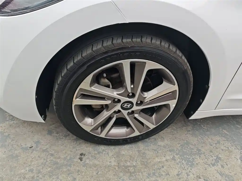 Hyundai Elantra 2016 Model 1.6L Automatic Smart Elite фото 23