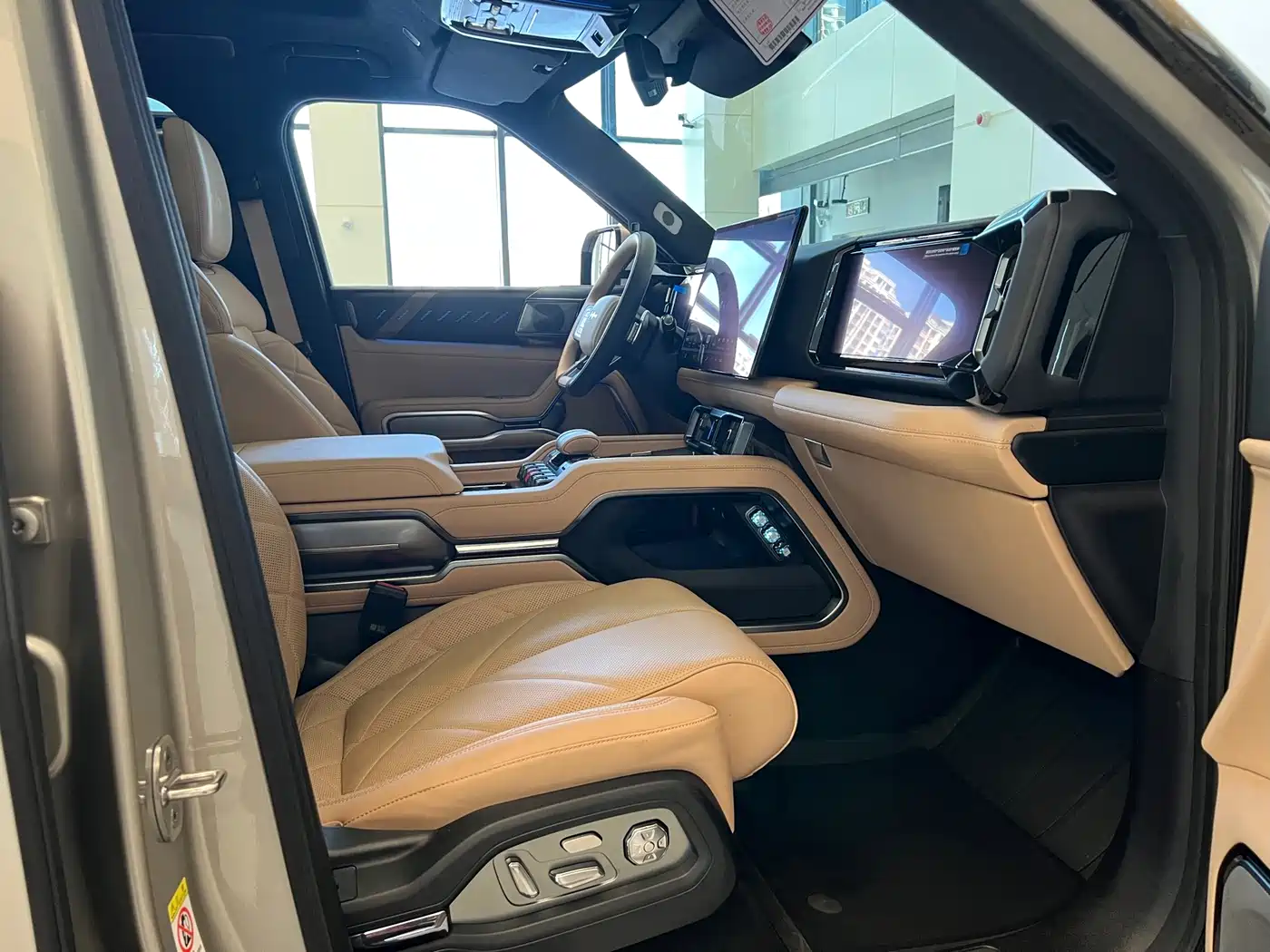 Fang Cheng Bao Leopard 8 2025 2025 Zhiyong Flagship 6-Seater