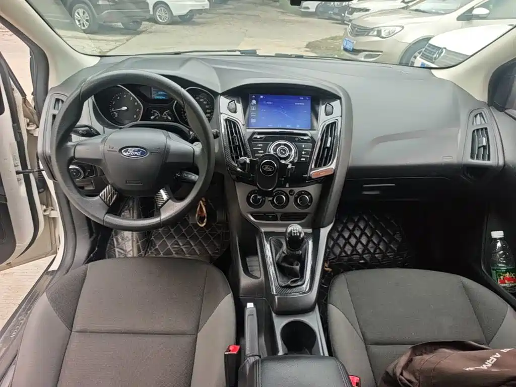 Фото 10 - Ford Focus