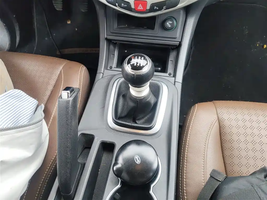 BYD S7 2016 1.5T Manual Premium Model фото 10