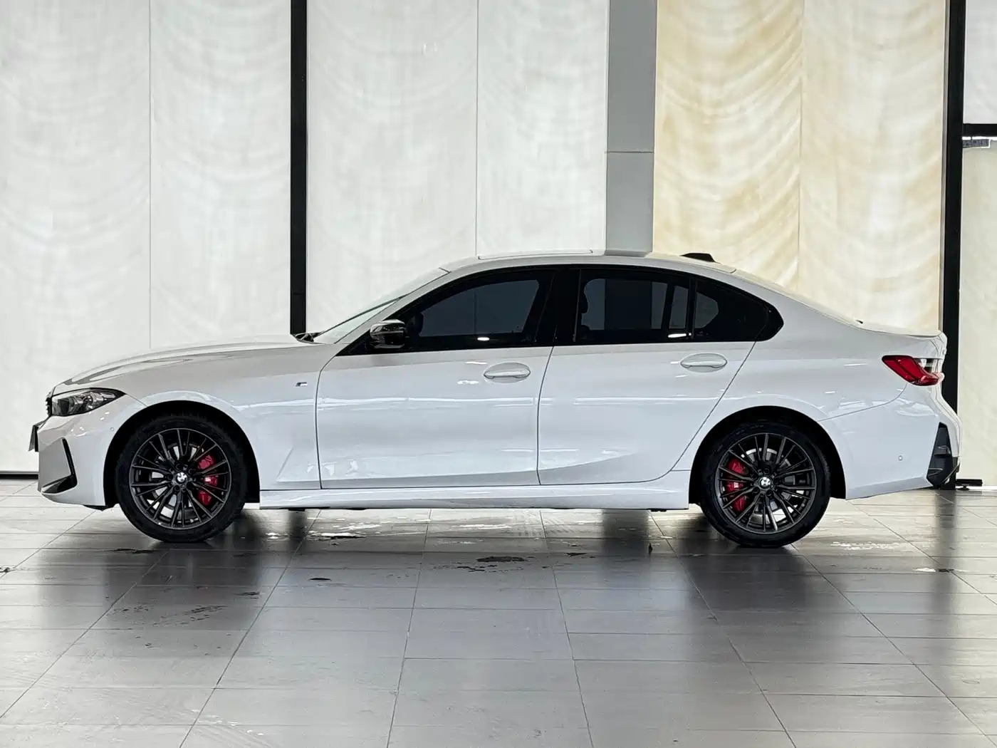 BMW 3 Series 2024 325i M Sport Shadowline Package фото 5